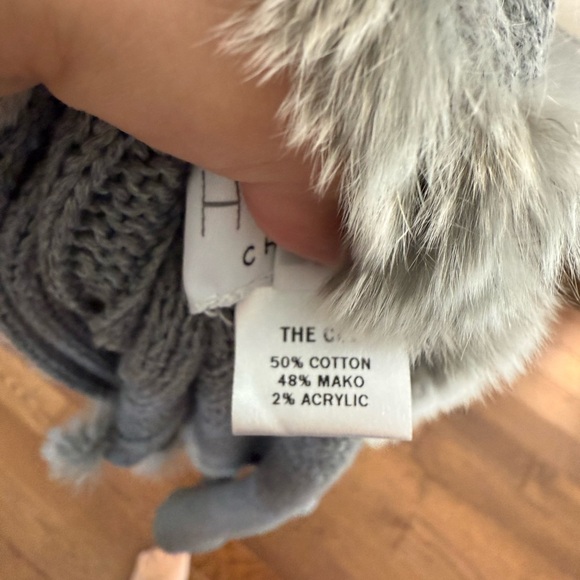 Gray Knit Vest with Faux Fur Trim - Picture 5 of 9